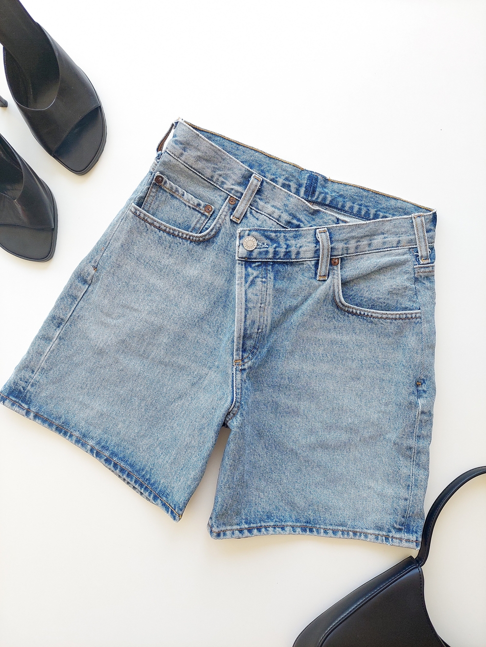 Agolde Criss Cross Shorts S Light Blue Denim with Contrast Stitching Aritzia
